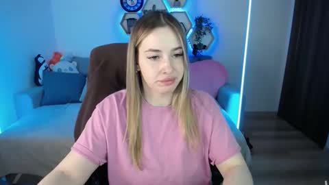 Snapshot of sabrinviolet chatting on 03.18.26 Sabrina Violet online show from 03.18.26