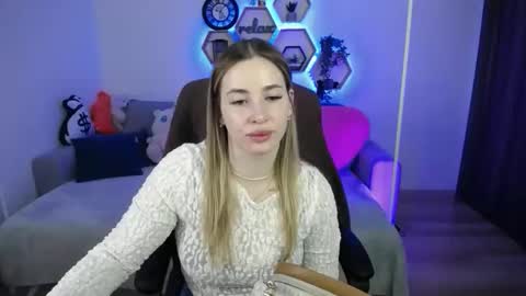 Snapshot of sabrinviolet chatting on 03.24.26 Sabrina Violet online show from 03.24.26