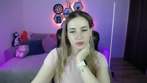 Snapshot of sabrinviolet chatting on 03.31.26 Sabrina Violet online show from 03.31.26