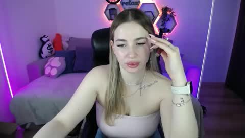 Snapshot of sabrinviolet chatting on 04.01.26 Sabrina Violet online show from 04.01.26