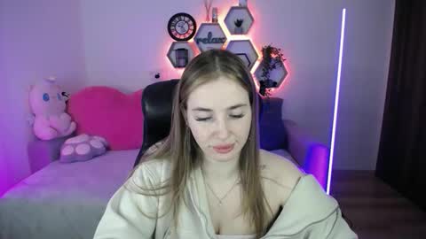 Snapshot of sabrinviolet chatting on 04.14.26 Sabrina Violet online show from 04.14.26
