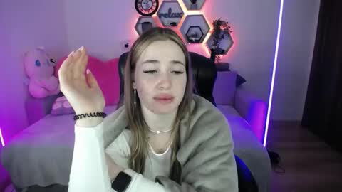 Snapshot of sabrinviolet chatting on 04.16.26 Sabrina Violet online show from 04.16.26