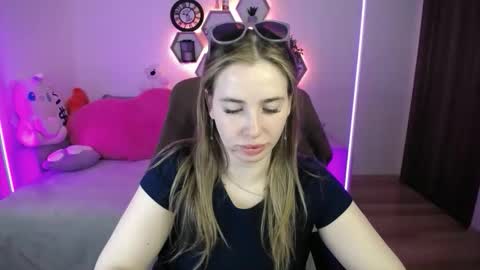 Snapshot of sabrinviolet chatting on 05.06.26 Sabrina Violet online show from 05.06.26