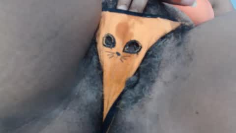 Snapshot of sacha_macgregor chatting on 12.23.25 Sacha Macgregor online show from 12.23.25