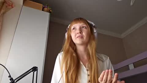 Snapshot of sadiesteinbacher chatting on 07.31.26 Kate online show from 07.31.26