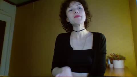 Snapshot of sadnimf chatting on 10.27.25 Rose online show from 10.27.25