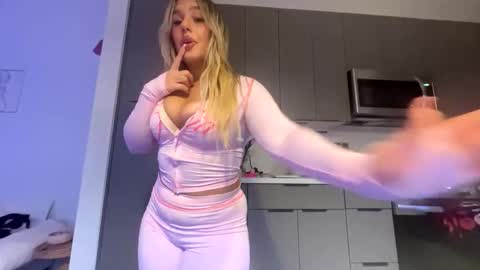 Snapshot of sageblue5683 chatting on 11.08.25 Shaina Blue online show from 11.08.25