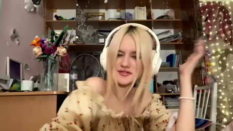 Snapshot of sagerosenblatt chatting on 12.13.25 Melisa online show from 12.13.25