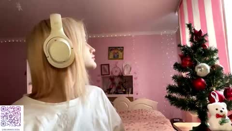 Snapshot of sagerosenblatt chatting on 12.15.25 Melisa online show from 12.15.25