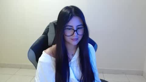 Sahaliefox  online show from 10.24.25