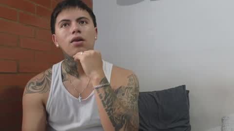 Snapshot of sahara_n_thiago chatting on 05.27.26 Sahara y Thiago online show from 05.27.26