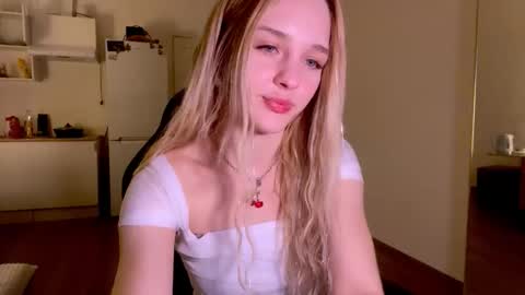 Snapshot of sailormoon666_ chatting on 12.19.25 Sofia online show from 12.19.25