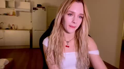 Snapshot of sailormoon666_ chatting on 12.20.25 Sofia online show from 12.20.25