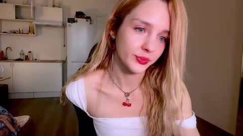 Snapshot of sailormoon666_ chatting on 12.21.25 Sofia online show from 12.21.25