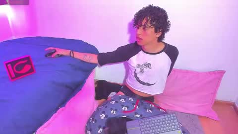 Snapshot of saint_dark chatting on 11.25.25 saint_dark online show from 11.25.25