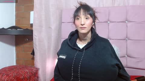 Snapshot of sakura_skinny chatting on 12.10.24 Sakura Skinny online show from 12.10.24