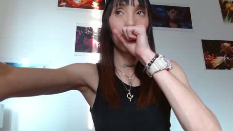 Snapshot of sakura_skinny chatting on 12.11.24 Sakura Skinny online show from 12.11.24