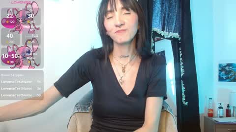 Snapshot of sakura_skinny chatting on 01.09.25 Sakura Skinny online show from 01.09.25