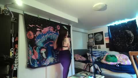 salemsslut online show from 02.14.25