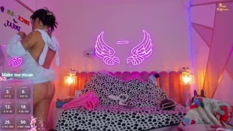 Snapshot of sallybrown_ chatting on 10.31.25 miss Sally online every night from 1am to 8am Colombia time online show from 10.31.25