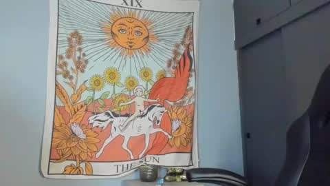 Snapshot of sallymaddoxx chatting on 10.31.25 sallymaddoxx online show from 10.31.25