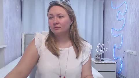 Snapshot of sallyverda chatting on 07.20.26 Sally online show from 07.20.26