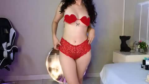 Snapshot of salma_falcon chatting on 09.29.25 Salma online show from 09.29.25