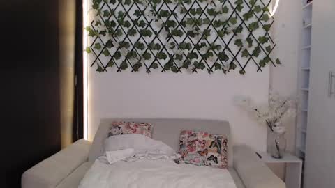 Snapshot of salome_010 chatting on 09.19.25 Salome online show from 09.19.25