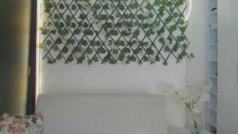 Snapshot of salome_010 chatting on 09.22.25 Salome online show from 09.22.25