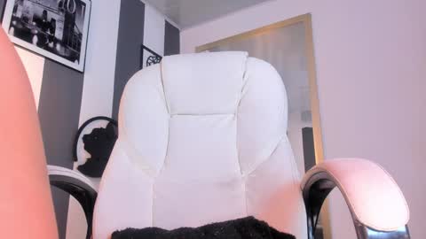 Snapshot of salome__evans chatting on 01.26.25 salome__evans online show from 01.26.25