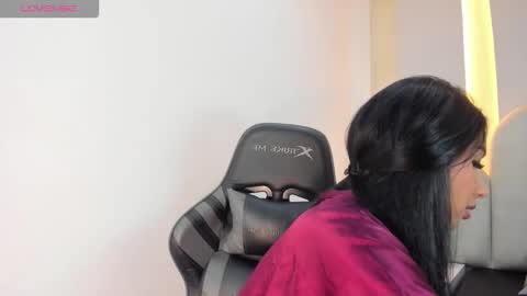 Snapshot of salomebell chatting on 12.17.25 online show from 12.17.25