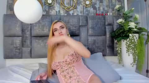 Salome Larzon online show from 04.22.26