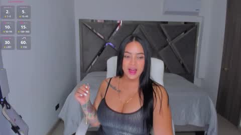 Snapshot of salommecruz01 chatting on 11.30.25 Salomme Cruz online show from 11.30.25