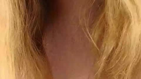 Snapshot of salut_love chatting on 10.22.25 Ruby online show from 10.22.25