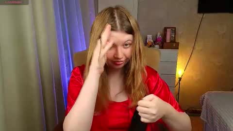 Snapshot of salut_love chatting on 10.30.25 Ruby online show from 10.30.25