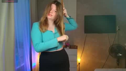 Snapshot of salut_love chatting on 11.29.25 Ruby online show from 11.29.25