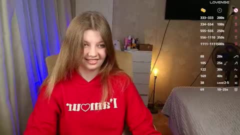 Snapshot of salut_love chatting on 12.13.25 Ruby online show from 12.13.25