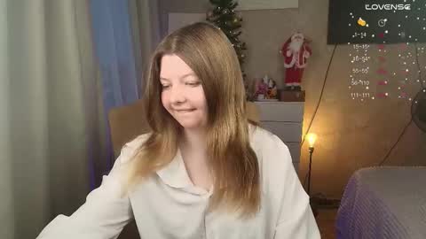 Snapshot of salut_love chatting on 12.21.25 Ruby online show from 12.21.25