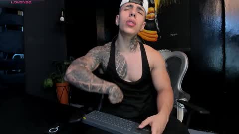 Snapshot of salvatore_damore chatting on 11.18.25 SALVATORE online show from 11.18.25