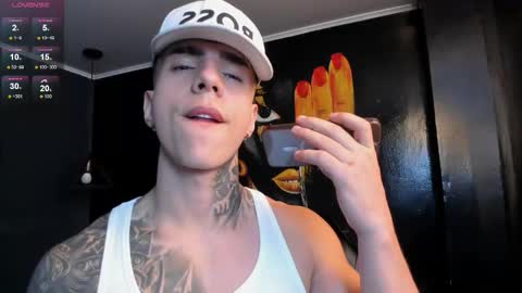 Snapshot of salvatore_damore chatting on 11.24.25 SALVATORE online show from 11.24.25