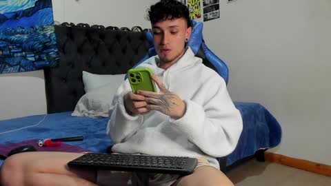 Snapshot of salvatore_dereck chatting on 12.23.24 online show from 12.23.24