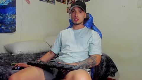 Snapshot of salvatore_dereck chatting on 10.20.25 online show from 10.20.25