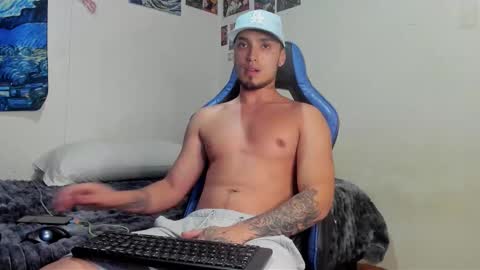 Snapshot of salvatore_dereck chatting on 10.27.25 online show from 10.27.25