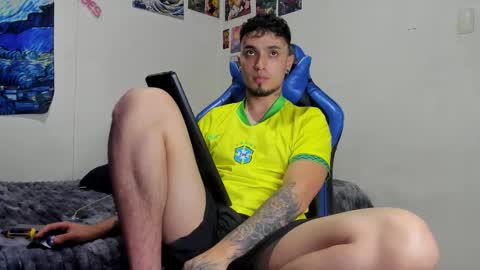 Snapshot of salvatore_dereck chatting on 11.21.25 online show from 11.21.25