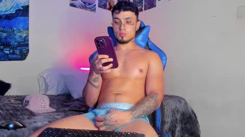 Snapshot of salvatore_dereck chatting on 12.03.25 online show from 12.03.25