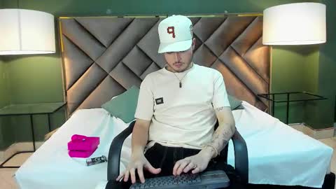 Snapshot of salvattore_muller chatting on 02.17.26 Salvatore online show from 02.17.26