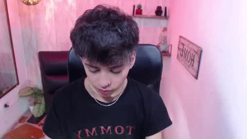 Snapshot of sam_daves chatting on 02.19.25 Sam online show from 02.19.25