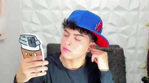 Snapshot of sam_daves_ chatting on 12.04.25 Sam online show from 12.04.25