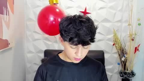 Snapshot of sam_daves_ chatting on 12.17.25 Sam online show from 12.17.25