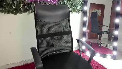 samantaortiz_ online show from 11.17.25